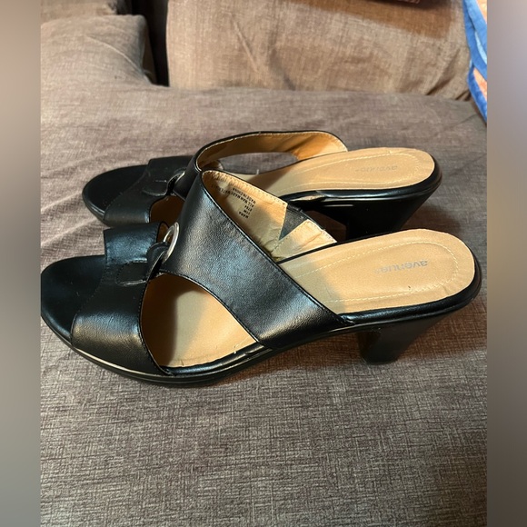 Black Sandal Size 11W - Picture 6 of 7